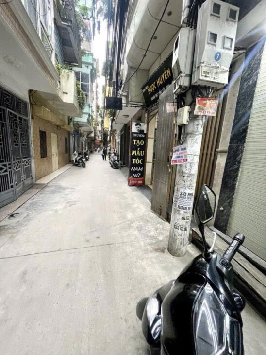 MẶT NGÕ KINH DOANH TẤP NẬP – Ô TÔ RA VÀO THOẢI MÁI – TRUNG TÂM ĐỐNG ĐA