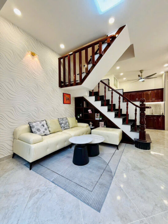 NHÀ ĐẸP THẠNH LỘC 15, 3 LẦU 4 PHÒNG NGỦ, GIÁ RẤT YÊU THƯƠNG