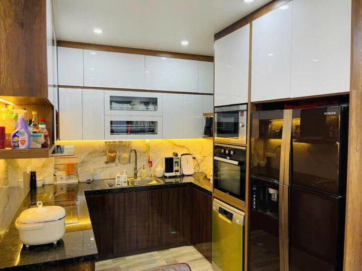 NHÀ SIÊU ĐẸP QUẬN CẦU GIẤY ĐƯỜNG LẠC LONG QUÂN – OTO TRÁNH – KINH DOANH 17 TỶ – 45M2.