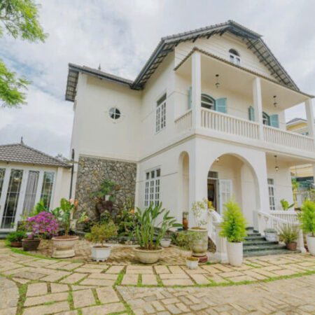 Cho Thuê Villa Cao Cấp Tại Hồ Than Thở Đà Lạt – View Đẹp, Vị Trí Đắc Địa