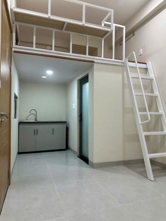 Căn Hô dịch vụ Lê Văn Thịnh,Diện tích 72m2 (4 x18) oto đổ cửaNhà mới xây, 1 trệt, 3 lầu, 10 pn,