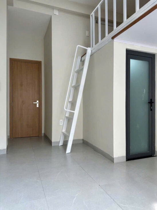 Căn Hô dịch vụ Lê Văn Thịnh,Diện tích 72m2 (4 x18) oto đổ cửaNhà mới xây, 1 trệt, 3 lầu, 10 pn,