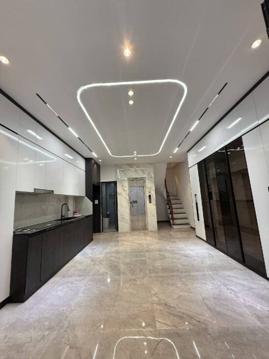 KHÚC THỪA DỤ DT 40M x7 TẦNG THANG MÁY 13,5 TỶ NGÕ BA GÁC,GẦN PHỐ,MẶT TIỀN 4,6M