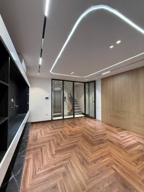 KHÚC THỪA DỤ DT 40M x7 TẦNG THANG MÁY 13,5 TỶ NGÕ BA GÁC,GẦN PHỐ,MẶT TIỀN 4,6M