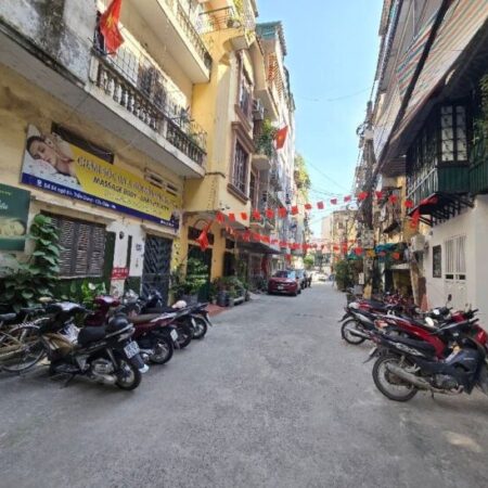 tập thể nghĩa tân tầng 1 trần cung 70m 3 ngủ full nội thất giá 5,850 tỷ ô tô đỗ cửa