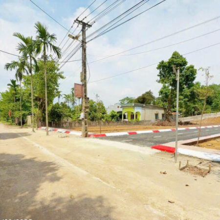 tôi chuyển đổi kinh doanh nên cần tiền bán gấp mảnh đât 300tr đất ở đô thị xung quanh đủ tiện ích