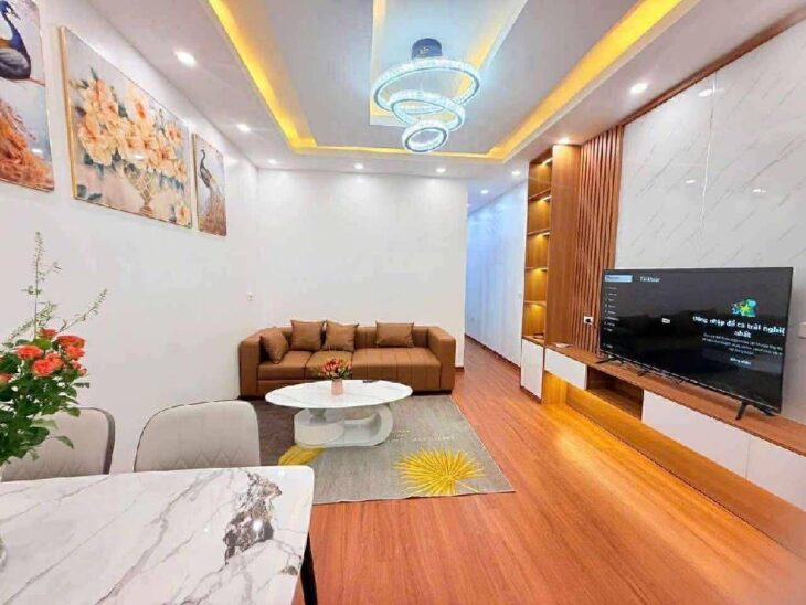 bán nhà tập thể tầng 2 trần quốc hoàn DT 90m 3 ngủ 2 wc lô góc giá 5,250 tỷ