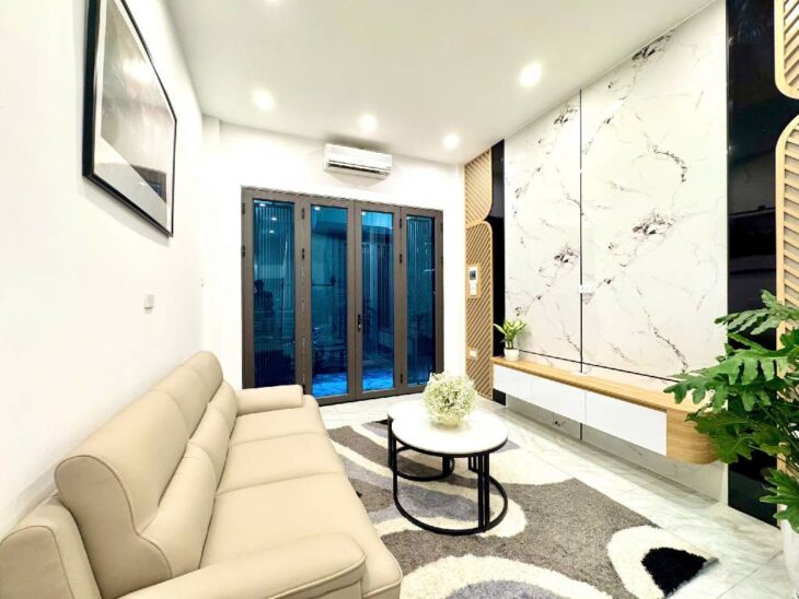 Minh Khai – 35m – 6 Tầng – Full Nội Thất – Giá: 7.5 Tỷ