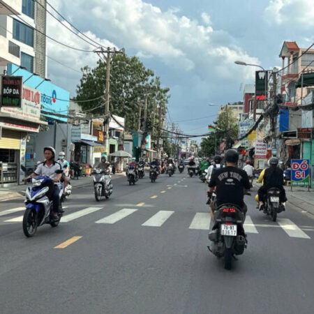 Bán nhà MTKD Trần Bình Trọng BT ngang 13m 800m2 52 PN tiện xây 12 tầng gần chợ 103 tỷ.