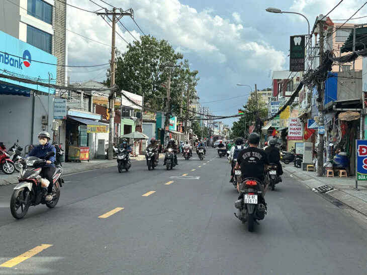 Bán nhà MTKD Trần Bình Trọng BT ngang 13m 800m2 52 PN tiện xây 12 tầng gần chợ 103 tỷ.