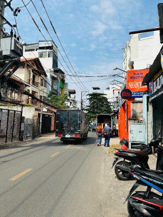 Bán nhà MTKD Trần Bình Trọng BT ngang 13m 800m2 52 PN tiện xây 12 tầng gần chợ 103 tỷ.