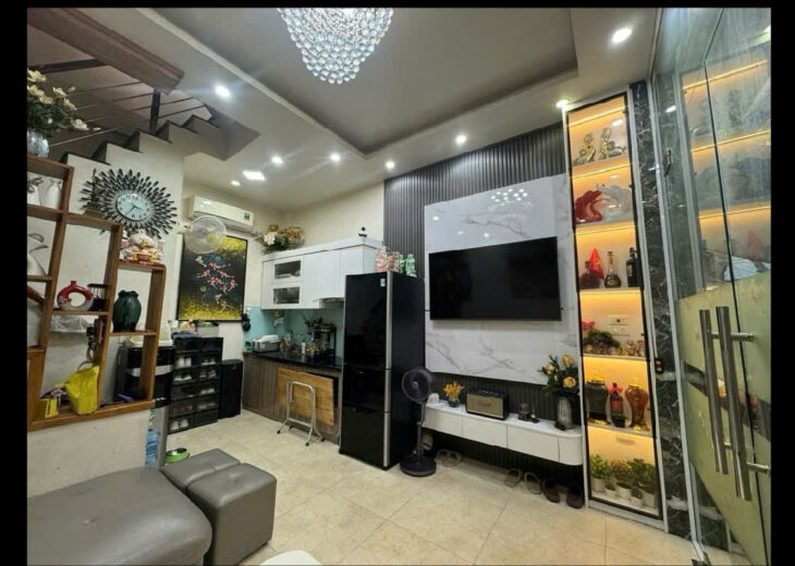 BÁN NHÀ HOÀNG HOA THÁM , KHU VỰC LÕI TRUNG TÂM CỦA THÀNH PHỐ.