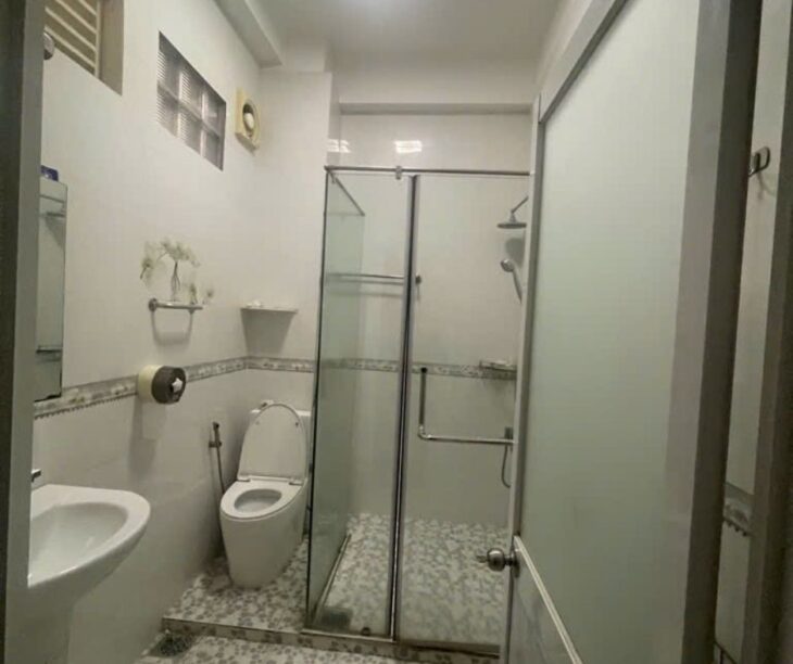 Bán nhà đẹp Măt Tiền Q.4, Gần Tân Vĩnh, 5,2m x 10m, 4 tầng, Giá nhỉnh 8 tỷ.