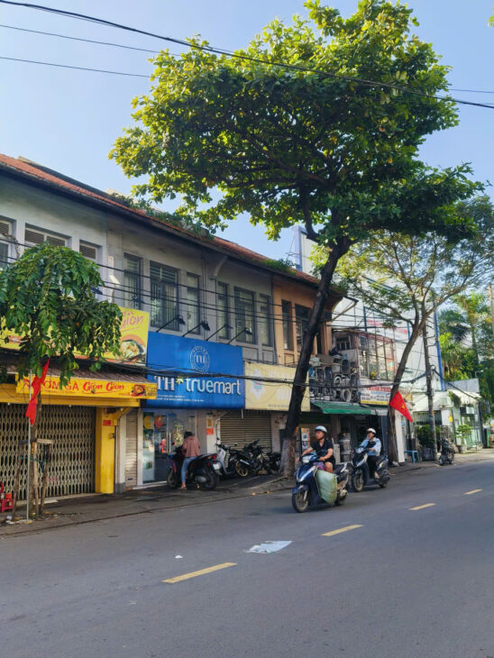 Bán Nhà Đẹp Mặt Tiền Quận 4, gần Vĩnh Khánh, 2 xe hơi tránh, 4 tầng, 5,3 x 9,5m , Nhỉnh 8 Đồng