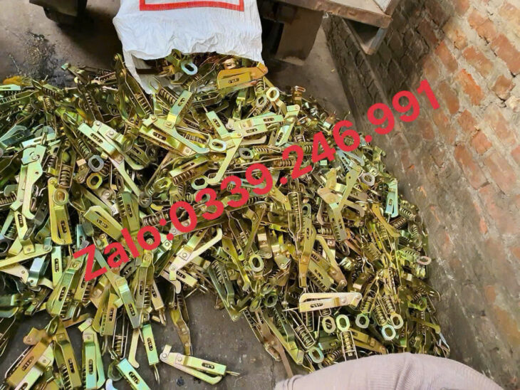 Xưởng sản xuất Khóa tôm thùng xe tải tại Hà Nội