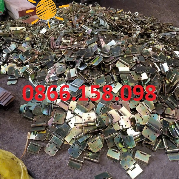 Dấu hiệu của bản lề xe tải cần thay thế để đảm bảo an toàn?