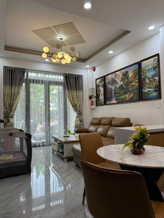 Bán nhà đẹp 4 tầng full tiện nghi – thang máy + NLMT – đường 10m Phước Long