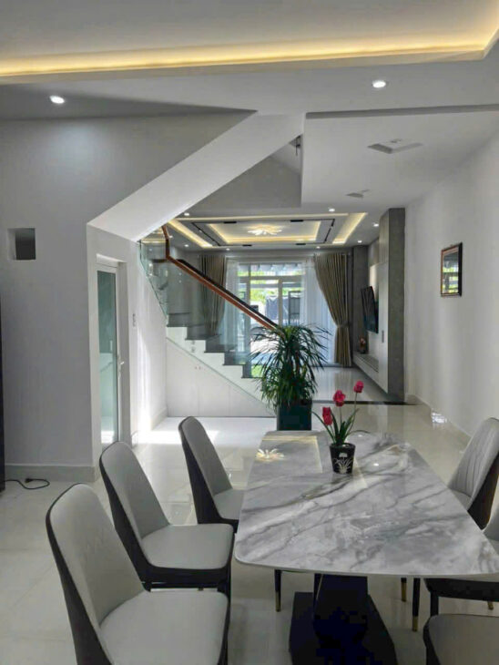 CẦN BÁN NHÀ 3 TẦNG HUỲNH NGỌC ĐỦ, NHÀ MỚI XÂY RẤT ĐẸP