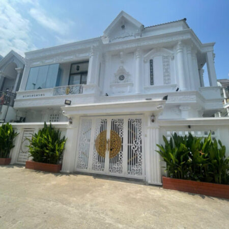 BÁN NHÀ TT NHÀ BÈ, HẺM HUỲNH TẤN PHÁT – NHÀ LÔ GÓC CỰC KÌ THÔNG THOÁNG – KIẾN TRÚC HY LẠP – LA MÃ