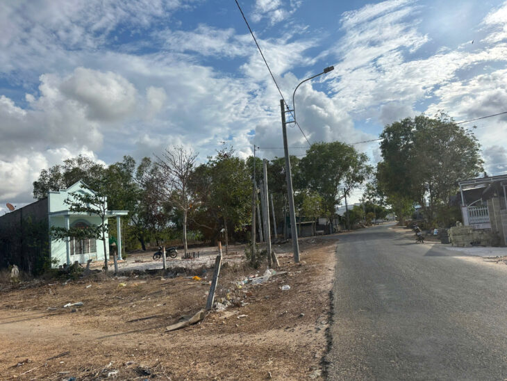 Bán 20m x 49m đất thổ cư Nguyễn Thông, Tân Bình, LaGi giá ngộp 180tr/m ngang