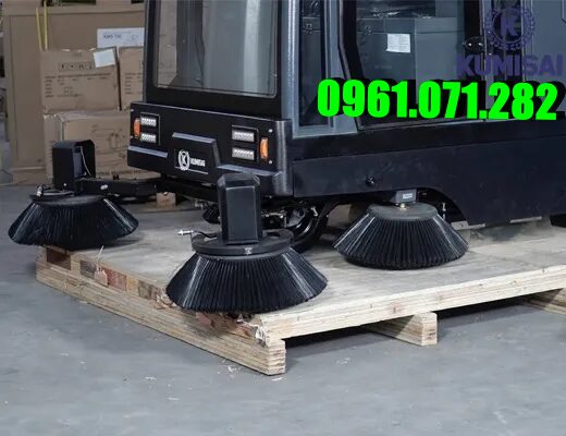 Xe quét rác ngồi lái Kumisai KMS-S12