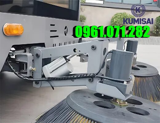 Xe quét rác công nghiệp ngồi lái Kumisai KMS-S14