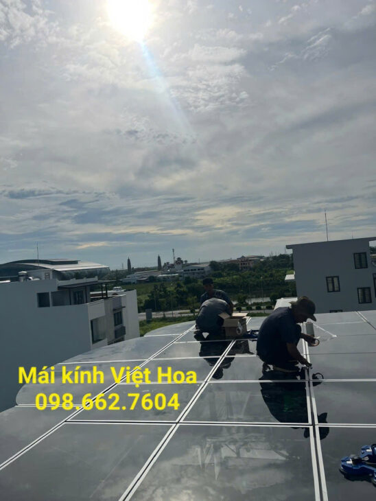 Gia Công Mái Kính Khung Sắt Mỹ Thuật – Vẻ Đẹp Của Hiện Đại và Cổ Điển