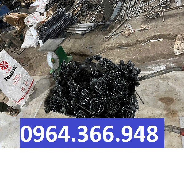 Bông hồng sắt rèn thủ công cho sản phẩm hoa sắt mỹ thuật